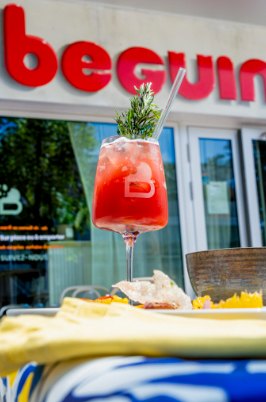 Cocktail préparé au bar · photo Orovas