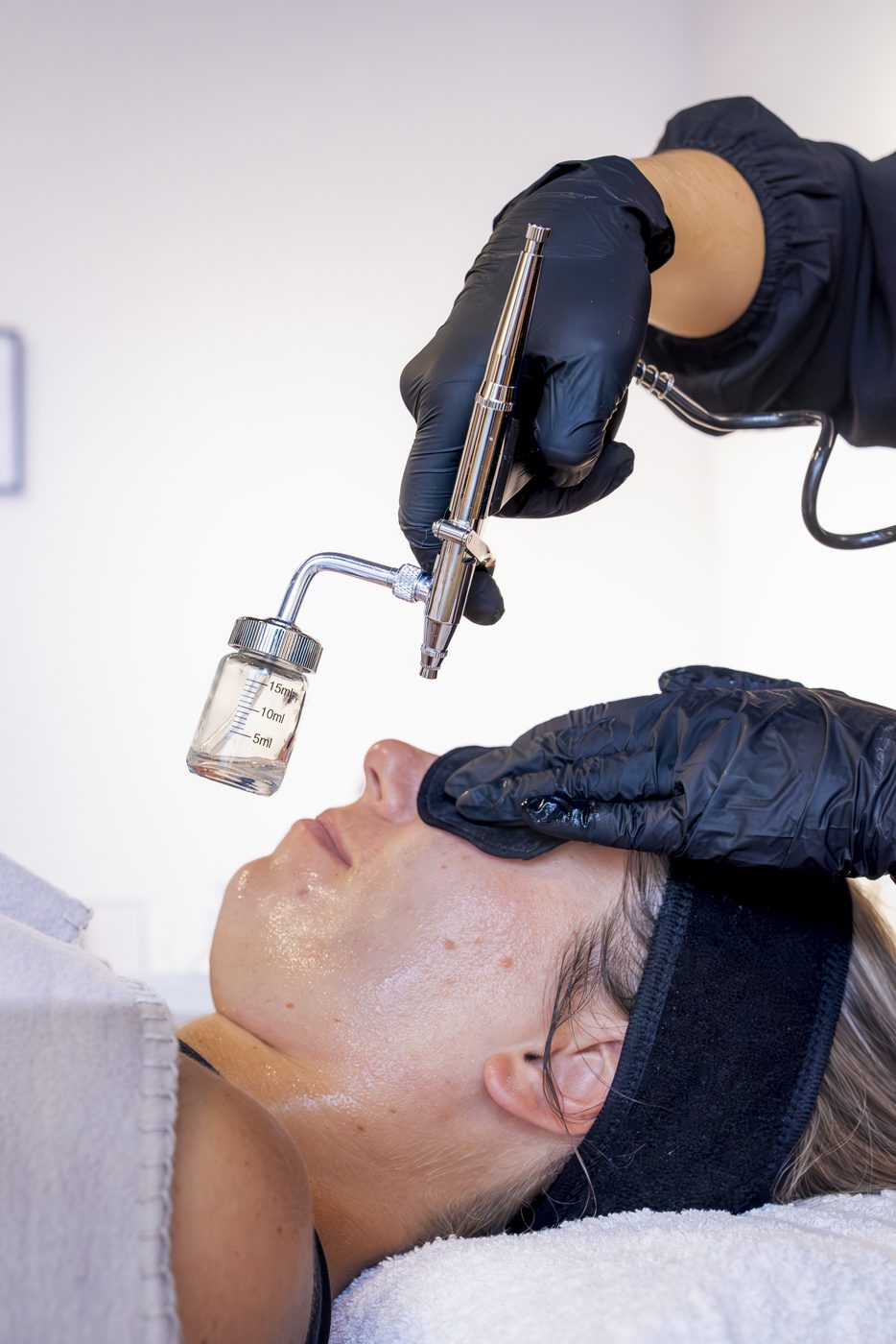 Soin du visage en institut de beauté · photo Orovas