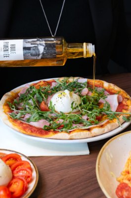 Pizza sortie du four · photo Orovas